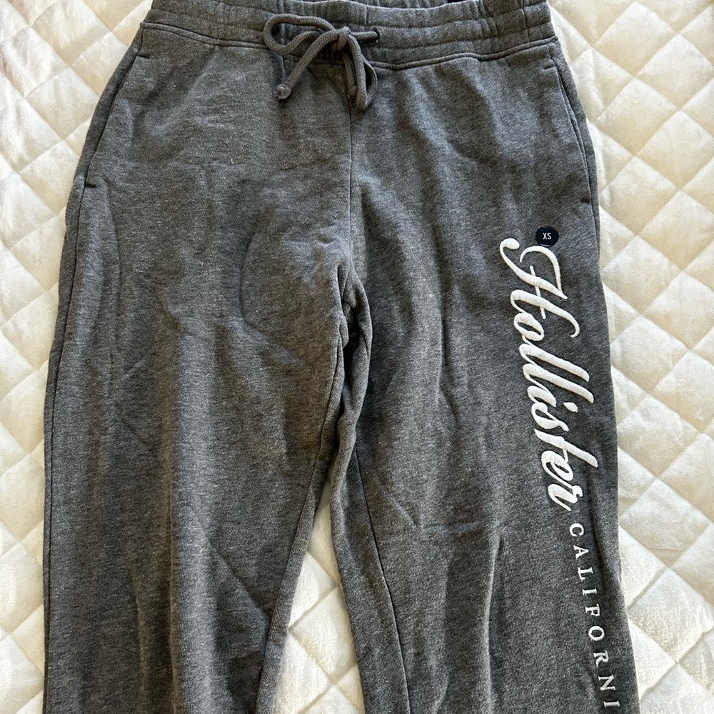 Hollister joggers